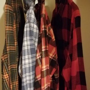 Lot of four mens looking sleeve flannel shirts